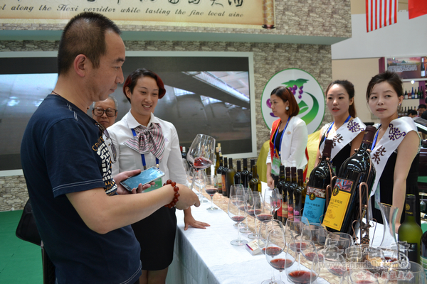 葡萄酒亮相第21屆蘭洽會(huì)展廳(圖4) 葡萄酒亮相第21屆蘭洽會(huì)展廳(圖4)