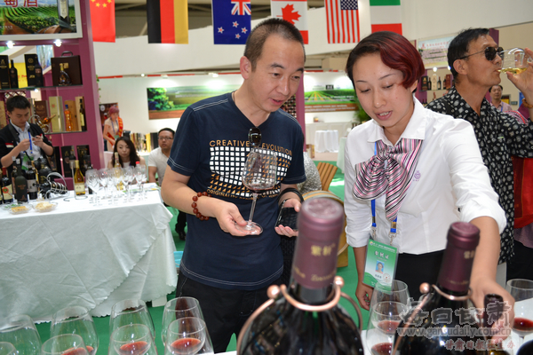 葡萄酒亮相第21屆蘭洽會(huì)展廳(圖5) 葡萄酒亮相第21屆蘭洽會(huì)展廳(圖5)