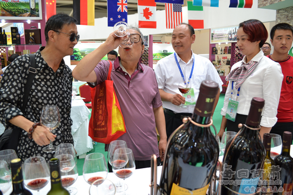 葡萄酒亮相第21屆蘭洽會(huì)展廳(圖6) 葡萄酒亮相第21屆蘭洽會(huì)展廳(圖6)