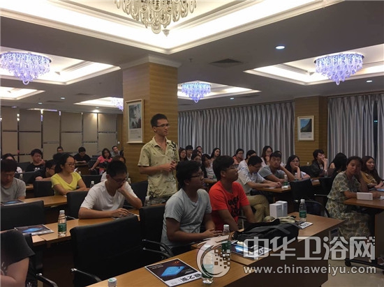 考察交流工業(yè)設計 師生赴浪鯨展廳進行互動(圖3) 浪鯨衛(wèi)浴