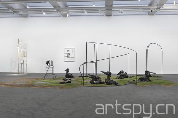 6.jpg 群展“鏡像細(xì)胞”日前在紐約惠特尼美國(guó)藝術(shù)博物館(圖6)