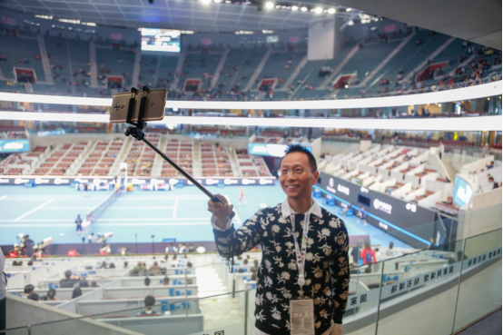 詹俊現(xiàn)身樂(lè)視中網(wǎng)展廳 樂(lè)Pro3成就賽場(chǎng)內(nèi)外獨(dú)特風(fēng)景(圖3)