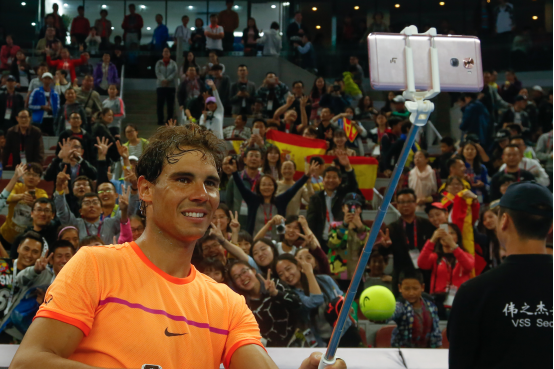 詹俊現(xiàn)身樂(lè)視中網(wǎng)展廳 樂(lè)Pro3成就賽場(chǎng)內(nèi)外獨(dú)特風(fēng)景(圖5)