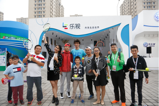 樂視展廳大師親授網(wǎng)球技巧(圖1) 樂視展廳大師親授網(wǎng)球技巧(圖1)