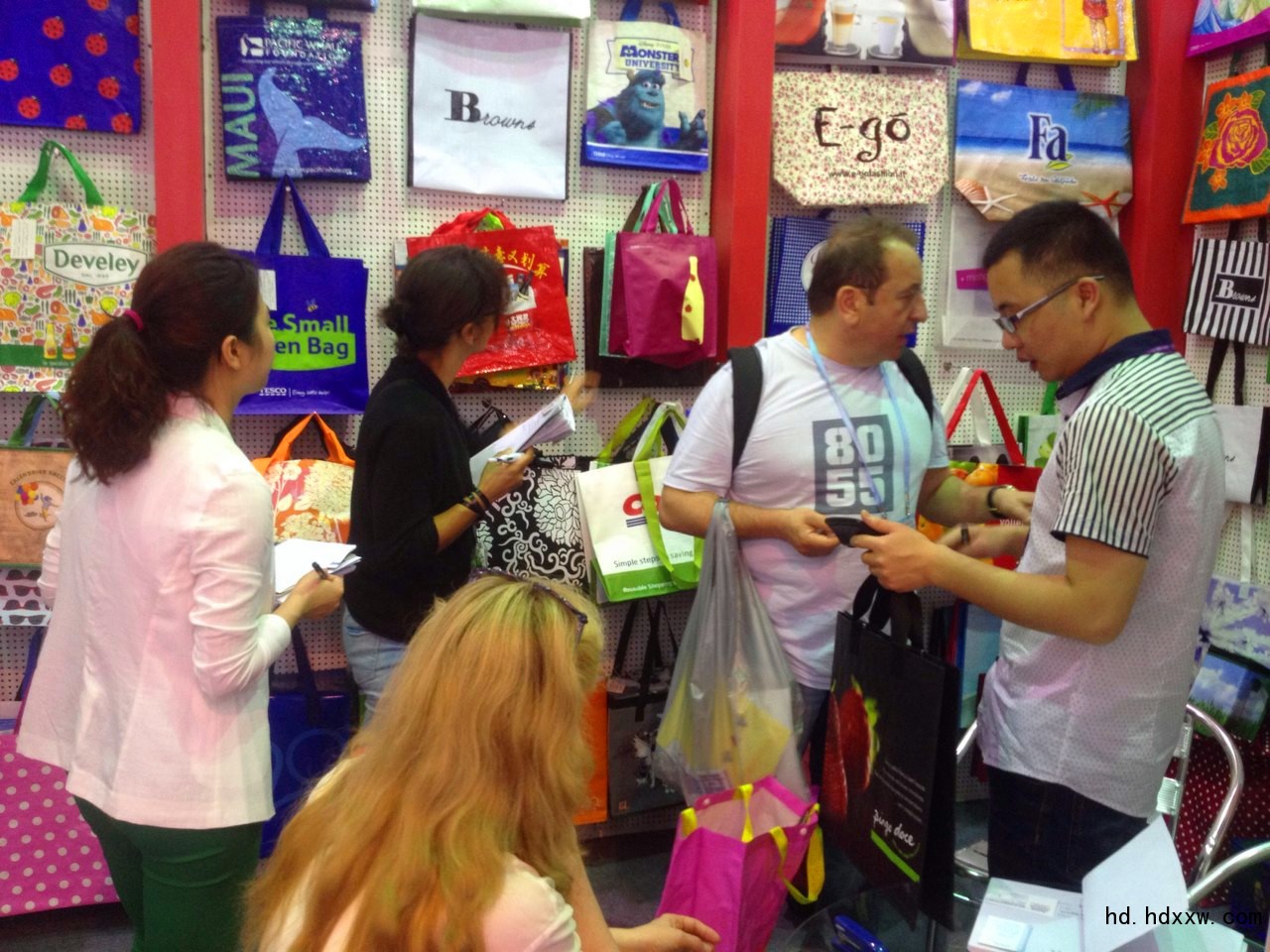 第120屆廣交會推薦會在巴黎舉行(圖1) 第120屆廣交會推薦會在巴黎舉行(圖1)