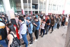 王天凱等領(lǐng)導參觀面料展 面料企業(yè)全走科技范兒